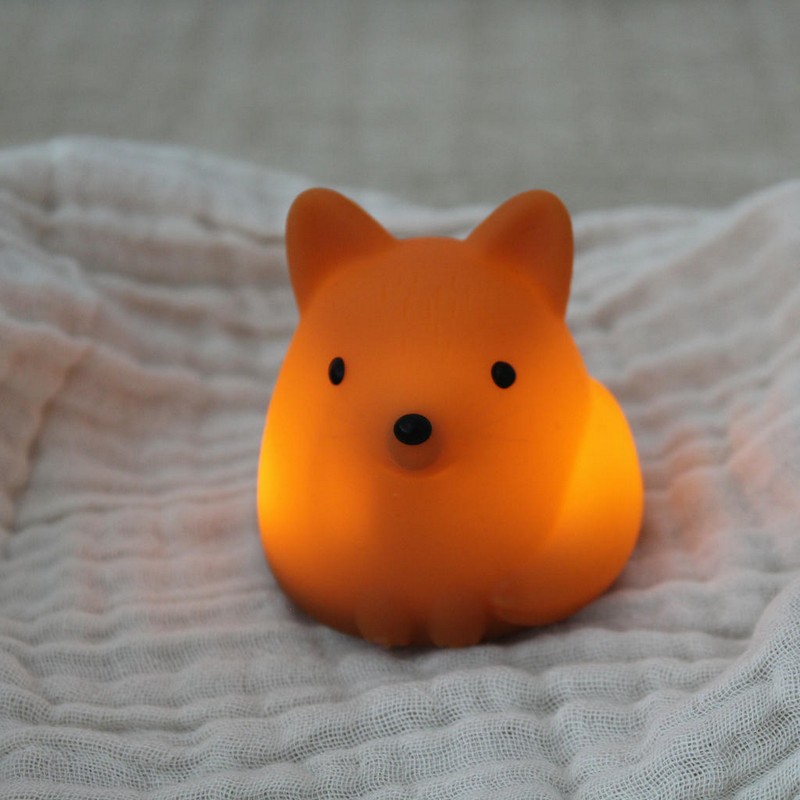 Luce notturna morbida in silicone a forma di volpe con controllo touch, luce calda e multicolor, funzione timer e batteria interna ricaricabile (cavo incluso), un'utile e originale idea regalo per la casa o per Natale